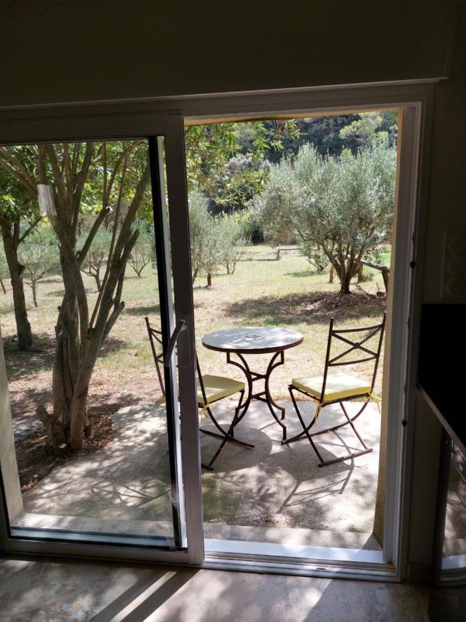L'Etang Des Cigales Daire Uchaux Dış mekan fotoğraf